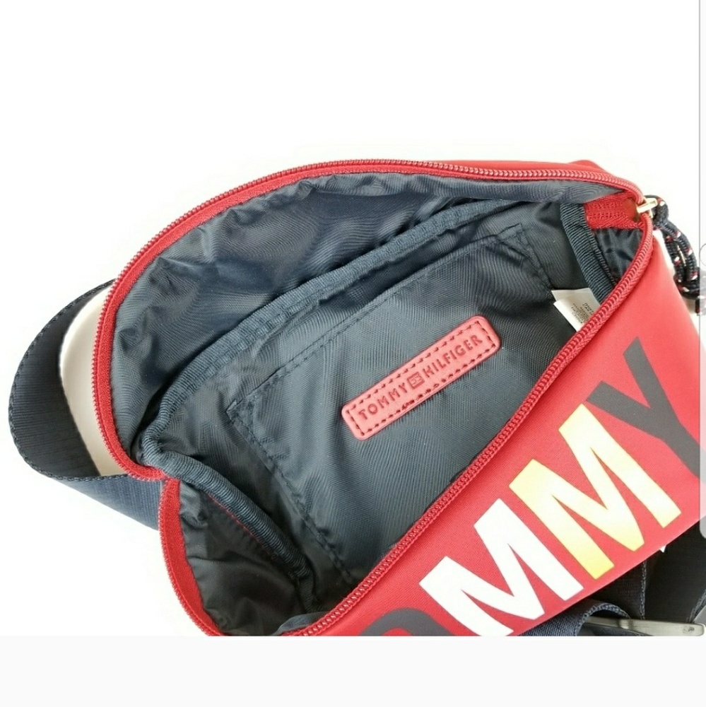 🚫 SOLD 🚫 Tommy Hilfiger Fanny Pack Belt Bag - Picture 2 of 5